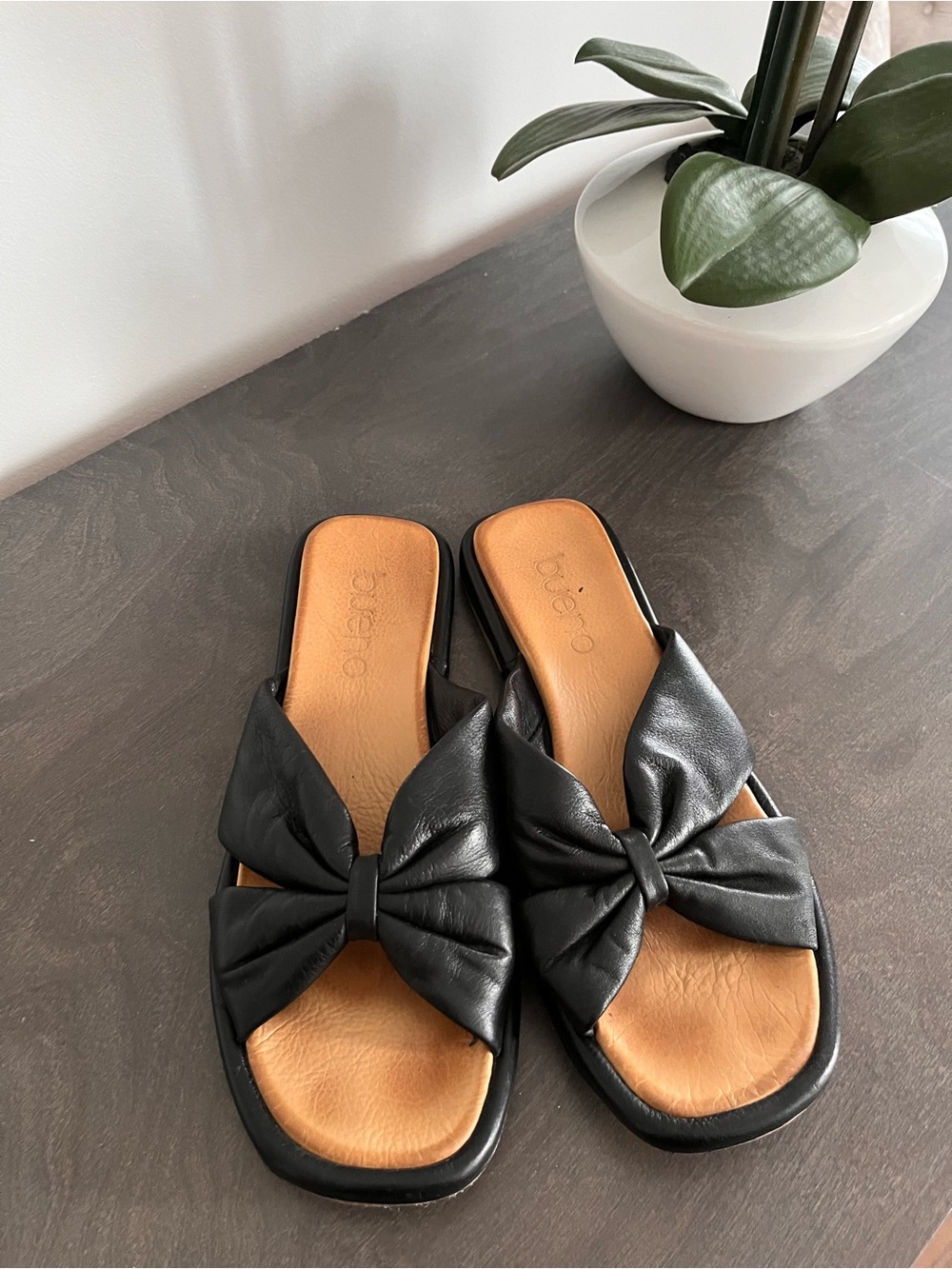 Bueno black leather sandals